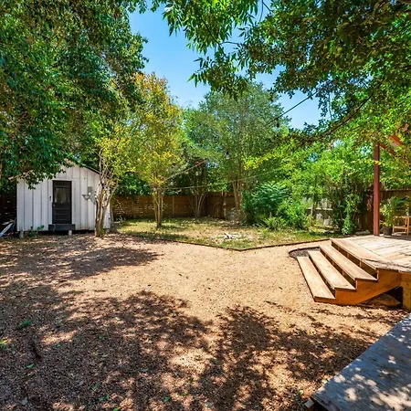 New! Entire House, 5 Minutes From Downtown Villa